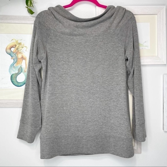 Cupcakes and Cashmere Heather Gray Off Shoulder Top Size Small - Picture 5 of 11